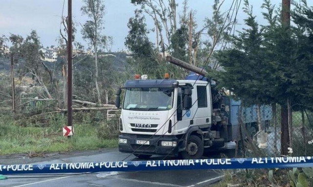 Κύπρος: «Βομβαρδισμένη» πόλη η Λεμεσός από την κακοκαιρία – Ακρωτηριάστηκε ένας άνδρας