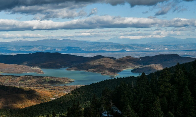 Καιρός: Τετάρτη με νεφώσεις, τοπικές βροχές και μικρή πτώση της θερμοκρασίας
