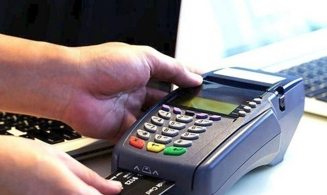 Βαριά πρόστιμα για τη μη διασύνδεση POS με τις ταμειακές μηχανές