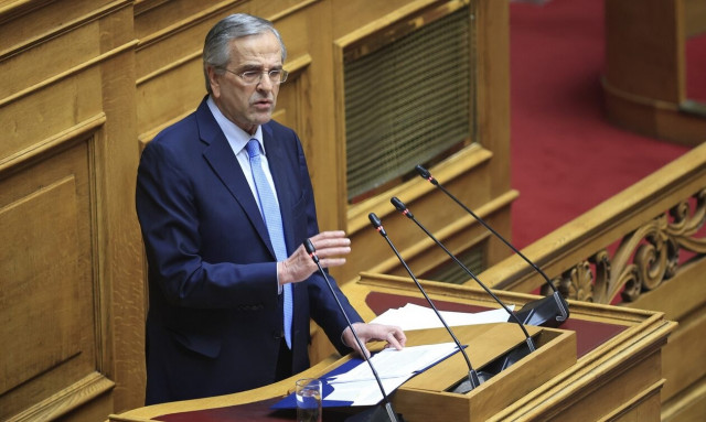 Σαμαράς: «Άνοιξε την κερκόπορτα η κυβέρνηση για το γονέας 1 και το γονέας 2»