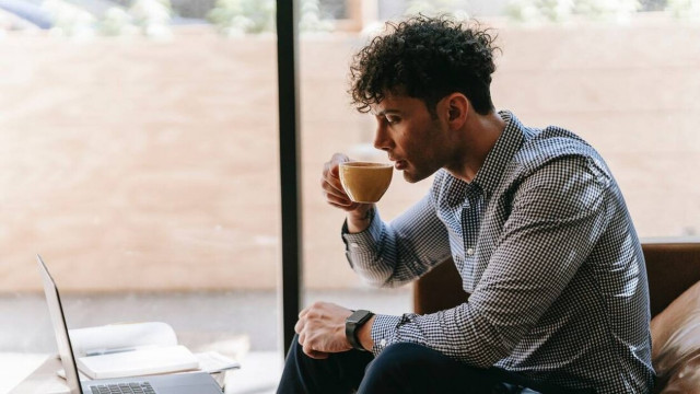 Αν πίνεις καφέ το πρωί, κάνεις ένα τεράστιο έγκλημα στην υγεία σου