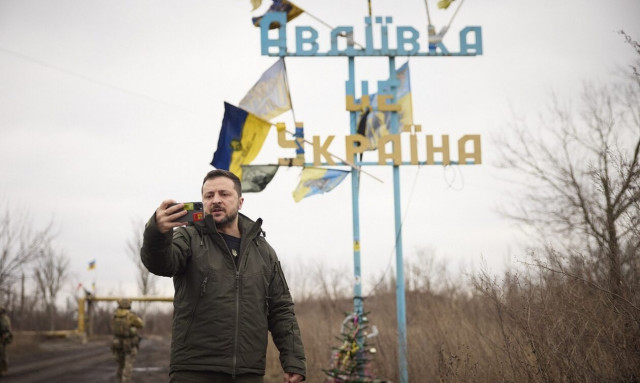 Ζελένσκι: «Κάνουμε ό,τι καλύτερο μπορούμε» για τα στρατεύματα που υπερασπίζονται την Αβντιίβκα