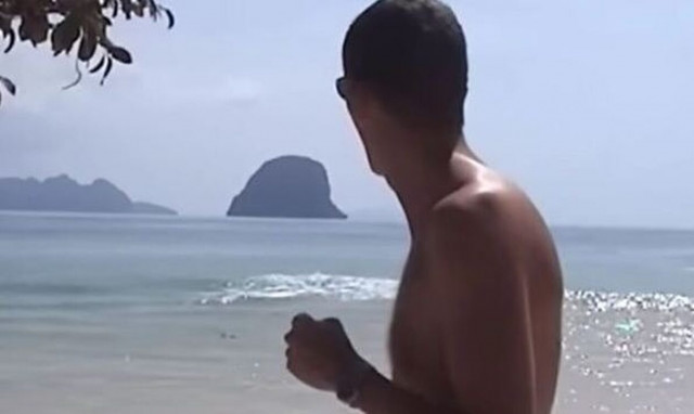 Ανυποψίαστοι τουρίστες έβγαζαν βίντεο τα κύματα, αλλά ήταν το φονικό τσουνάμι του 2004