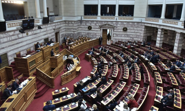 Ομόφυλα ζευγάρια: Η αριθμητική των «όχι» και της αποχής - Οι διαφωνούντες σε ΝΔ, ΠΑΣΟΚ και ΣΥΡΙΖΑ