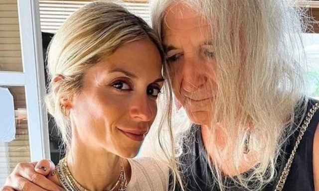 Ο Καρβέλας εκδίδει νέο βιβλίο και η κόρη του Σοφία καμαρώνει