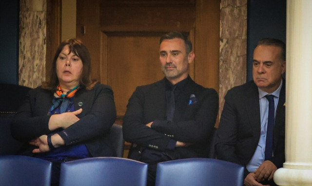 Κάντε τον Καπουτζίδη πρωθυπουργό μπας και ηρεμήσει