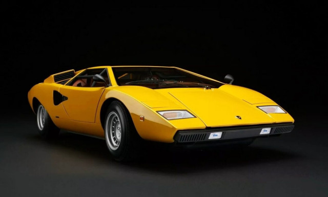 Lamborghini Countach και Revuelto του κουτιού - Στην κυριολεξία!