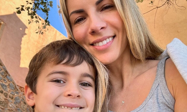 Εύκολη ζύμη για πίτσα με 3 υλικά από τη Μαρία Λουίζα Βούρου