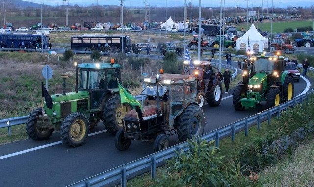 Androulakis meets farmers in Crete, calls for 'strategic plan' to address sector's problems