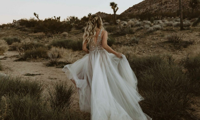 Απίστευτο σκηνικό πριν τον γάμο: Η νύφη έπιασε την πεθερά να... θηλάζει τον γαμπρό