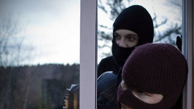 Πώς να αντιδράσεις αν μπουν κλέφτες στο σπίτι σου και είσαι μέσα