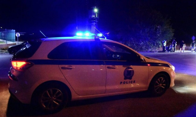 Θεσσαλονίκη: Ανήλικοι εισέβαλαν σε μίνι μάρκετ και χτυπήσαν με κλεμμένο ΙΧ τον ιδιοκτήτη