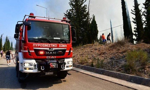 Φωτιά τώρα στην Ερέτρια: Επιχειρούν επίγειες και εναέριες δυνάμεις - Μήνυμα του 112 για ετοιμότητα