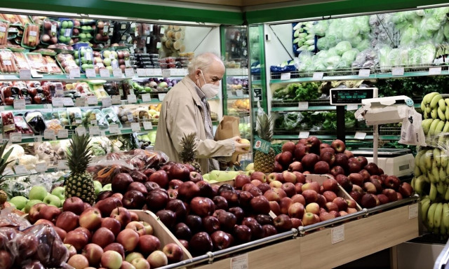 Ακρίβεια: Χωρίς… φρένα το «καπέλο» στις τιμές από το χωράφι στα ράφια των σούπερ μάρκετ