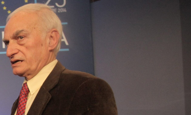 Φωτιά στο Κολωνάκι: Ο Μανώλης Μαυρομμάτης ιδιοκτήτης του σπιτιού, διακομίσθηκε στο νοσοκομείο