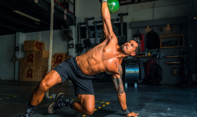 5 ασκήσεις που θα κάνουν πιο εύκολο το πρωινό σου ξύπνημα