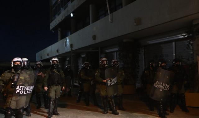 Κατάληψη Νομικής ΑΠΘ: Επιχείρηση εκκένωσης από την αστυνομία για να γίνει η εξεταστική