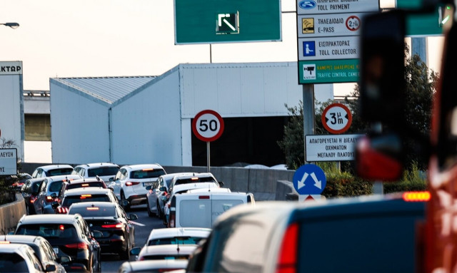 Χάος στην Αττική οδό: Μεγάλες καθυστερήσεις σε πολλά σημεία