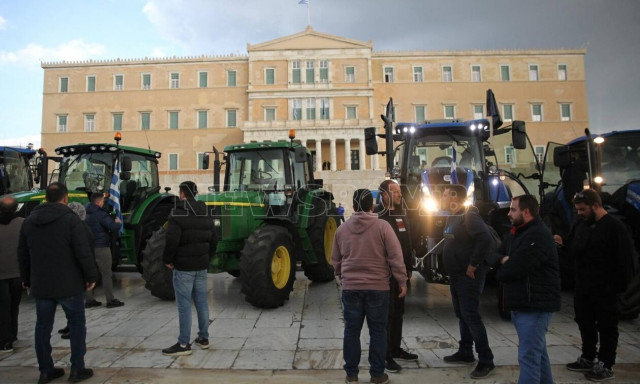 Αποφασισμένοι οι αγρότες στο Σύνταγμα: «Ενωμένοι μέχρι τέλους» - «Παλεύουμε για όλη την κοινωνία»