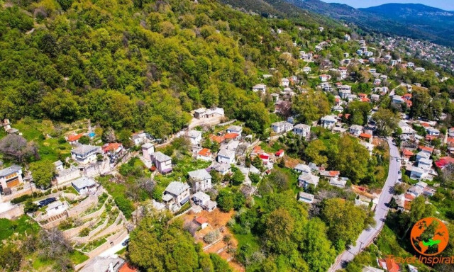 Βυζίτσα: Το χωριό με την ομορφότερη πλατεία του Πηλίου