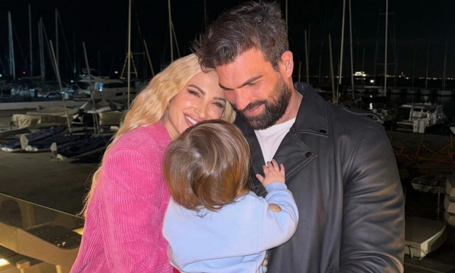 Ο κούκλος γιος της Ιωάννας Τούνη και του Δημήτρη Αλεξάνδρου