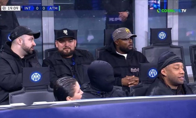 Κάνιε Γουέστ: Στις εξέδρες του Ίντερ - Ατλέτικο μετά τη συνεργασία με οπαδούς των «νερατζούρι» (vid)