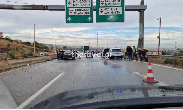 Θεσσαλονίκη: Καραμπόλα έξι οχημάτων - Κυκλοφοριακό χάος