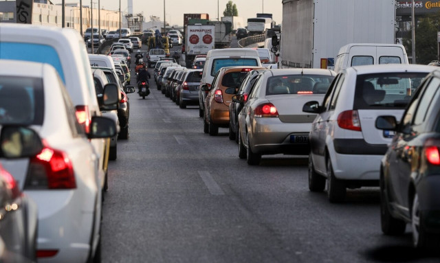 «Έμφραγμα» σε Κηφισό και Αττική οδό - Από νωρίς το μποτιλιάρισμα και στο κέντρο λόγω Μέτσολα