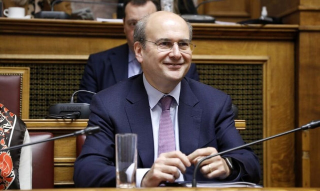 Χατζηδάκης προς τράπεζες και παρόχους POS: Εξετάστε την μείωση προμηθειών