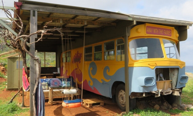 Ένα παλιό λεωφορείο στην Κρήτη που μεταμορφώθηκε σε δημοφιλές Airbnb