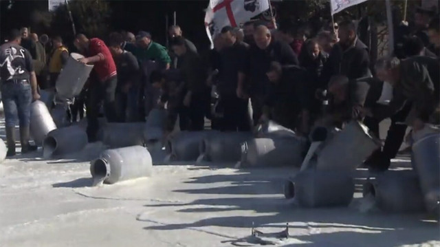 Σαρδηνία: Αγανακτισμένοι οι αγρότες και κτηνοτρόφοι - Η Μελόνι αρνείται να τους συναντήσει