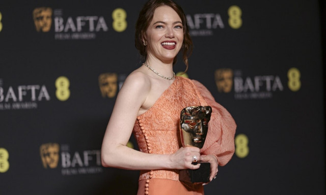 Έμα Στόουν: Η «μούσα» του Λάνθιμου πούλησε τη βίλα της στο Λος Άντζελες - Δείτε φωτογραφίες