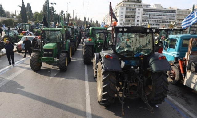 Οι αγρότες αποχώρησαν με Μάικλ Τζάκσον από το Σύνταγμα