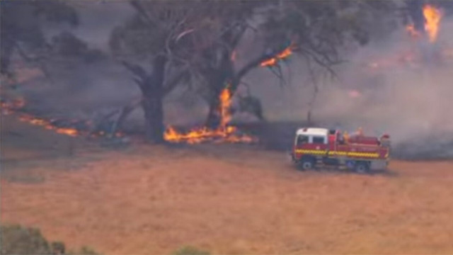 Αυστραλία: Εκτός ελέγχου τεράστια πυρκαγιά - Χιλιάδες άνθρωποι εγκαταλείπουν τις εστίες τους
