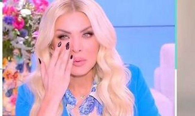 Η Κατερίνα Καινούργιου ξεσπά σε δάκρυα για τη γιαγιά της εν ώρα εκπομπής