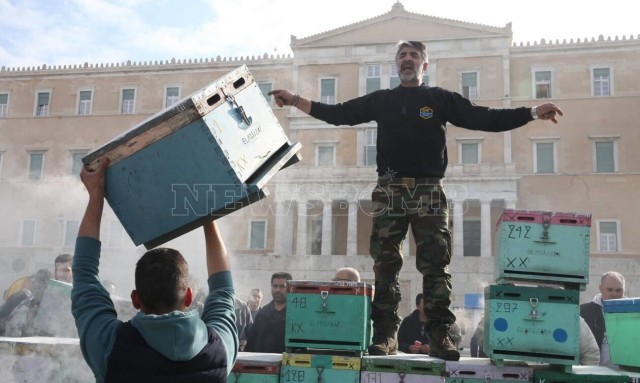 Μελισσοκόμοι στο Σύνταγμα: Δυναμική κινητοποίηση- Καταγγελίες στο Newsbomb.gr