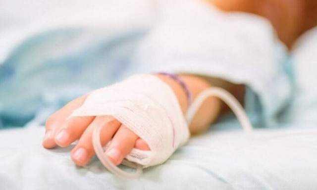 Ρόδος: Σε κλίμα οδύνης η κηδεία της 5χρονης Εβίνας - Συσχετίζεται η εγκεφαλίτιδα με κληρονομικότητα;