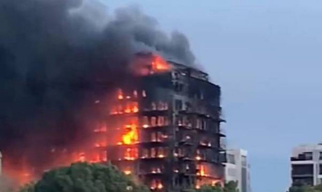 Ισπανία: Μεγάλη πυρκαγιά σε 14ώροφο συγκρότημα κατοικιών στη Βαλένθια