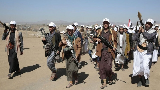 Χούθι: Απαγορεύουν τη διέλευση πλοίων από Ισραήλ, ΗΠΑ και Βρετανία