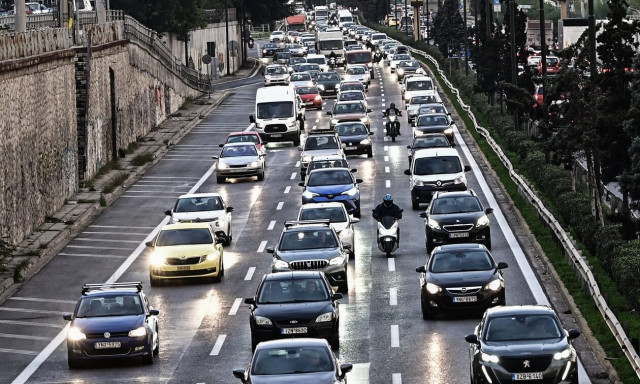 Κίνηση στους δρόμους: Καθυστερήσεις σε Αθηνών-Λαμίας, Κηφισίας και Μεσογείων