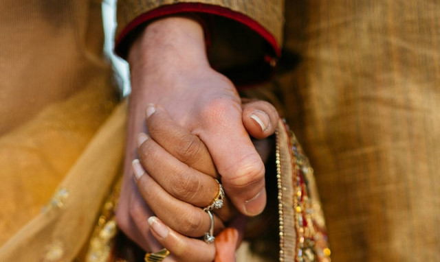 Αγωνία για το ζευγάρι που έκοψε τις φλέβες του στα Εξάρχεια - Όλα τα ενδεχόμενα ανοιχτά