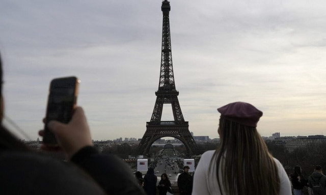Παρίσι: Ανοίγει ξανά ο Πύργος του Αϊφελ μετά από πέντε ημέρες απεργία