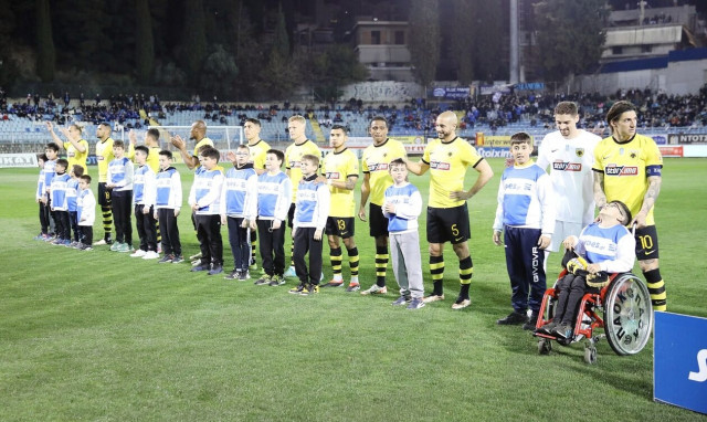 Λαμία-ΑΕΚ: Με τον μικρό Γιάννη η είσοδος των ομάδων