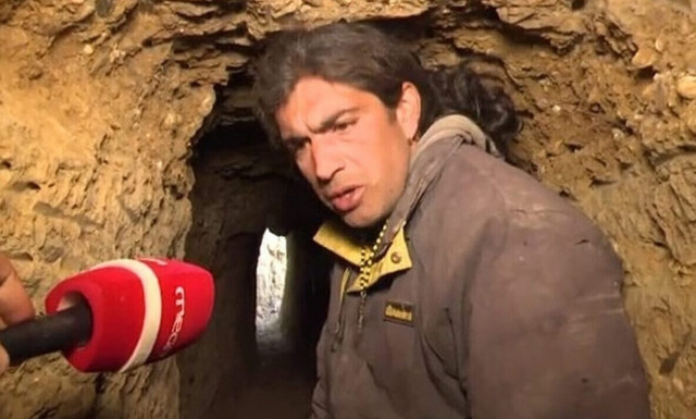 Παλαιοχριστιανός Μανώλης: Πώς βγήκε από το λαγούμι στην Κορινθία στο φως των media