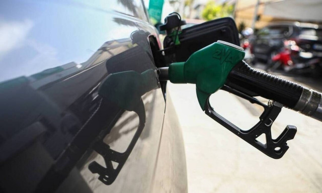 Καματερό: Ληστής εισέβαλε σε πρατήριο βενζίνης κρατώντας σφυρί - Βίντεο