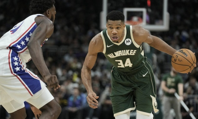 Γιάννης Αντετοκούνμπο: Απολαυστικός «Greek Freak» - «Άγγιξε» το τριπλ νταμπλ στη νίκη των Μπακς!