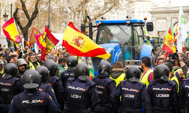 Ισπανία: Χιλιάδες αγρότες με τα τρακτέρ τους στους δρόμους της Μαδρίτης