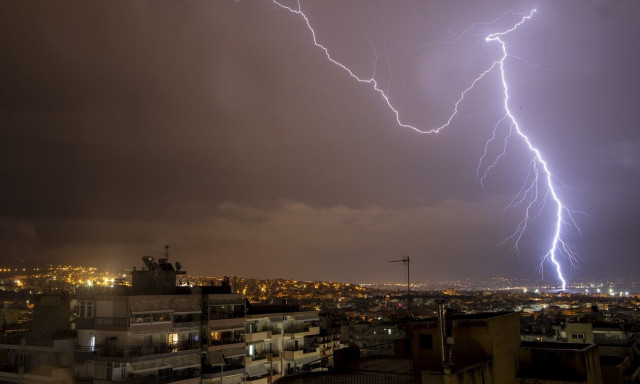 Καιρός-Κλέαρχος Μαρουσάκης: «Λαίλαπα» κακοκαιρίας σαρώνει τη χώρα με βροχές και καταιγίδες