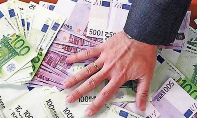 Πληθαίνουν οι δεσμεύσεις σε ακατάσχετους λογαριασμούς - Τι ισχύει και τι να προσέξετε