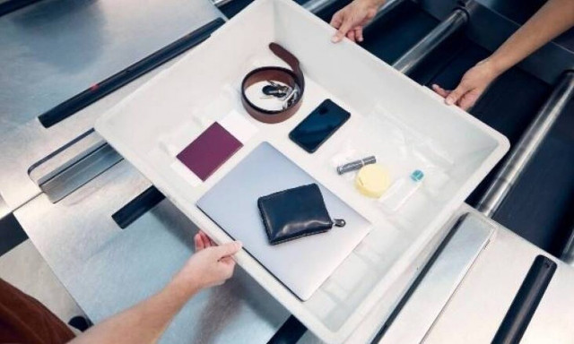 Γι’ αυτό πρέπει να βγάζεις το laptop σου από την τσάντα στους ελέγχους των αεροδρομίων